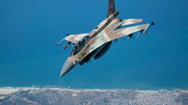 İsrail ordusu: İran semalarında bir savaş uçağımıza karadan havaya füze ateşlendi