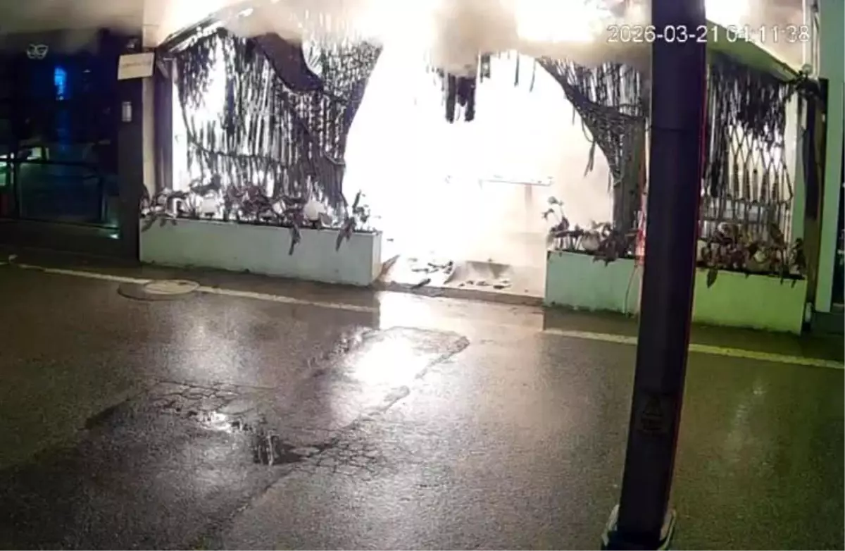 İzmit\'te Kafe Kundaklandı