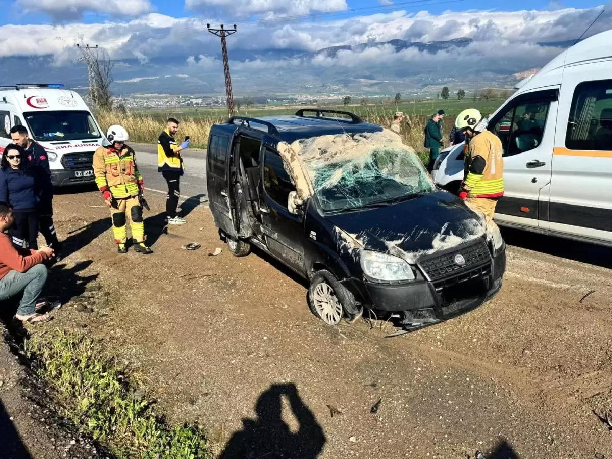 Kırıkhan\'da Trafik Kazası: Sürücü Yaralandı