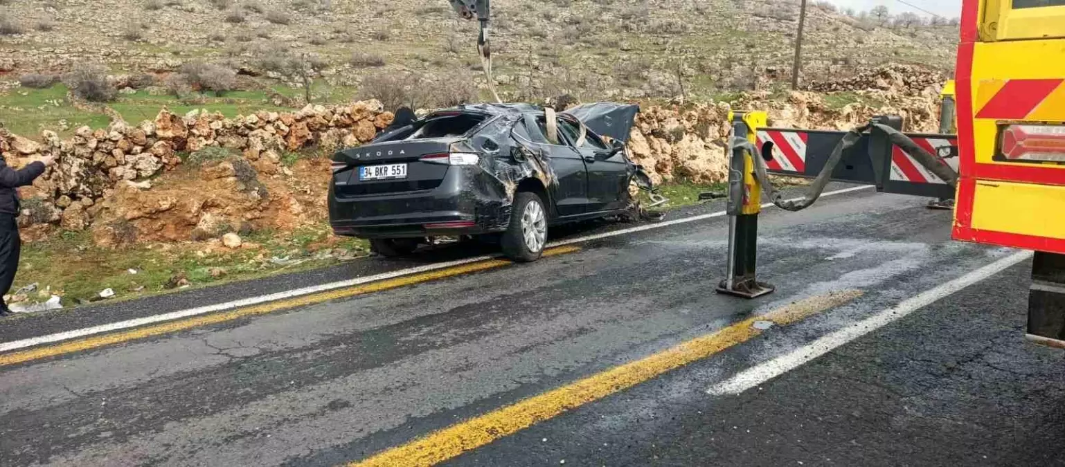 Midyat\'ta Takla Atan Araçta 3 Yaralı