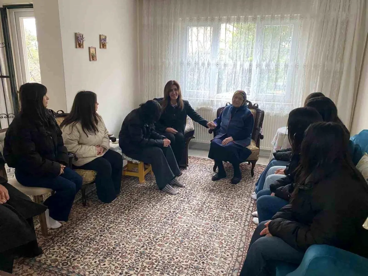 Çocuklardan Aysel Teyzeye Bayram Ziyareti