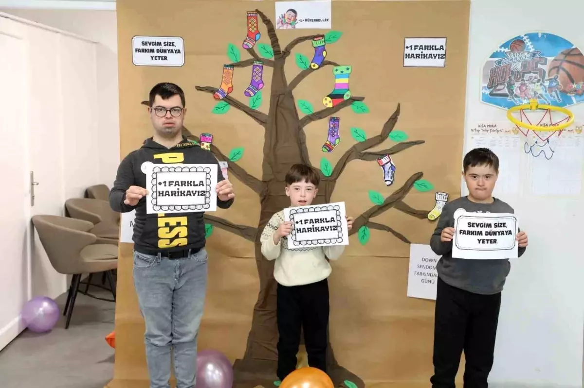 Muğla\'da çoraplar farkındalık için boyandı