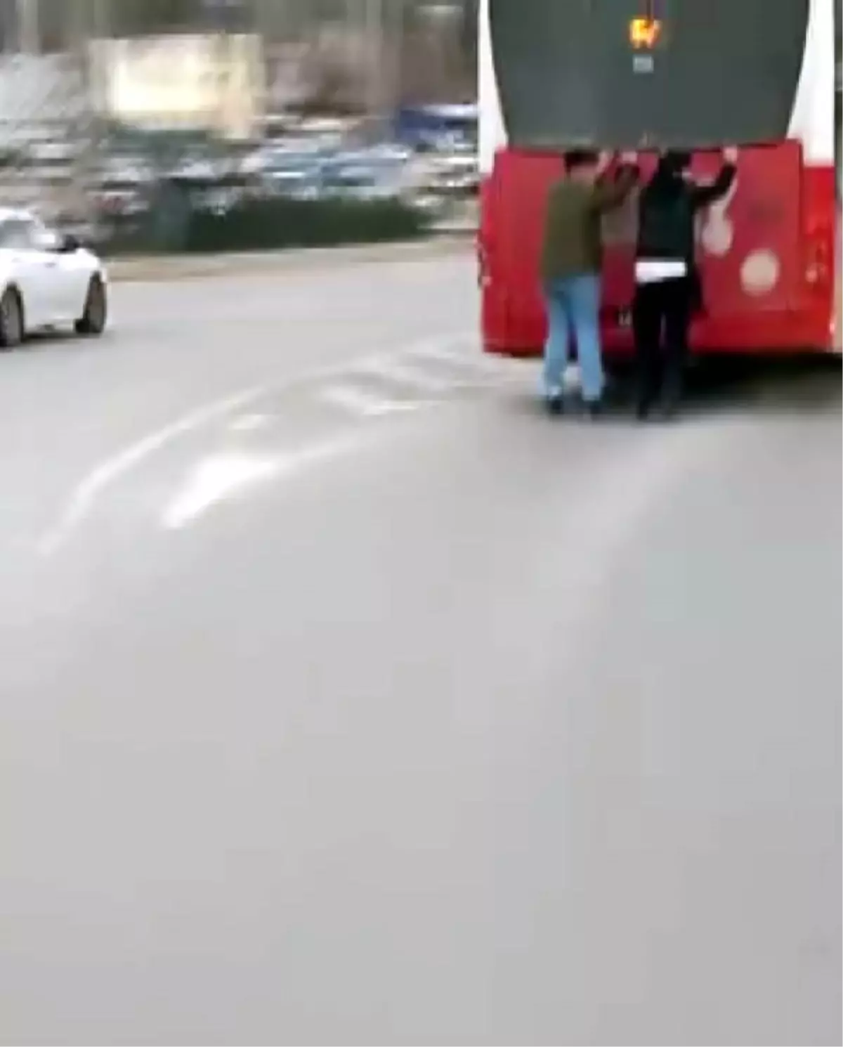 Kahramanmaraş\'ta Tehlikeli Paten Yolculuğu