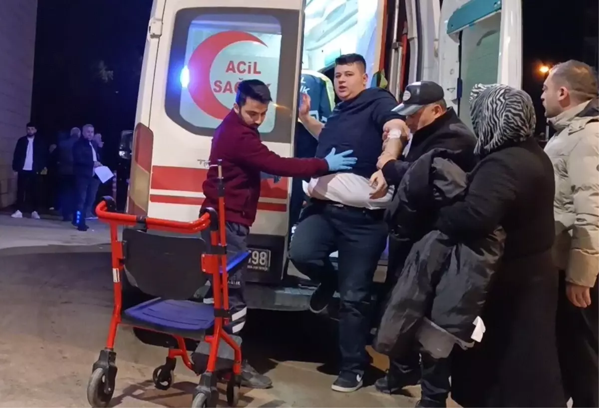 İnegöl\'de bıçaklı kavga: 2 yaralı