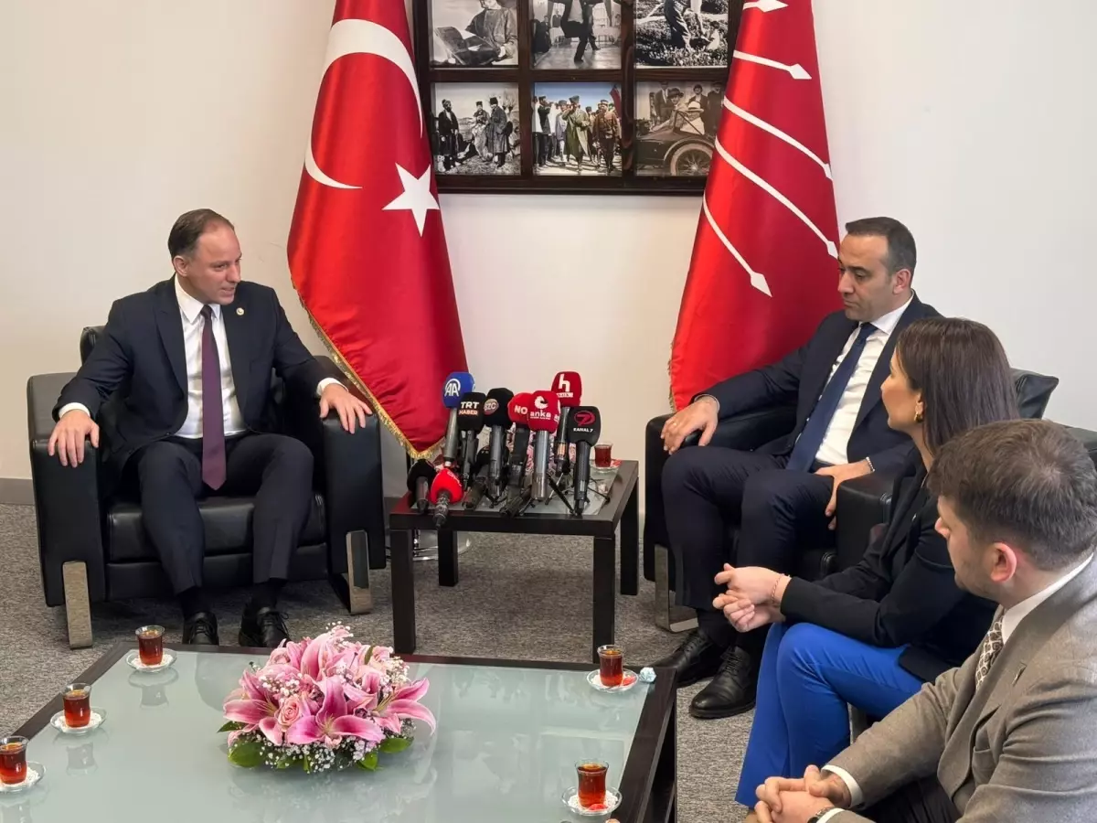 Partiler Arası Ziyaretler ve Ekonomi Vurgusu