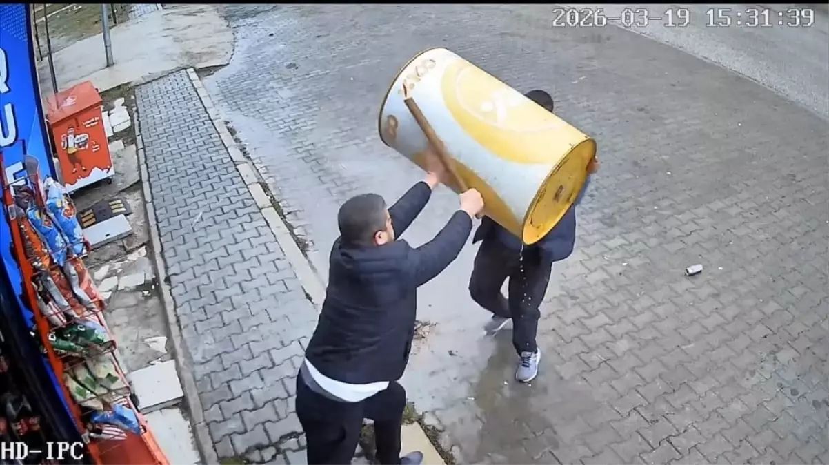 Tekel Bayisinde Taşlı Sopalı Kavga