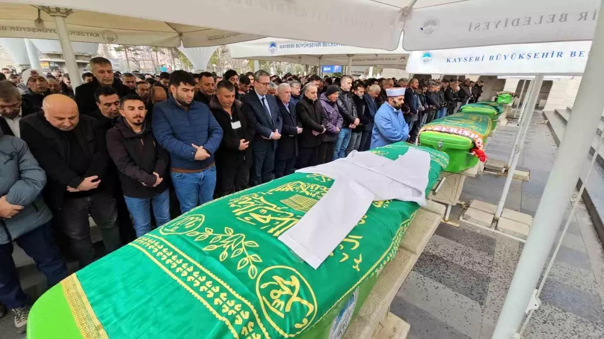 Tıp Öğrencisi Yaren Mercan Trafik Kazasında Hayatını Kaybetti