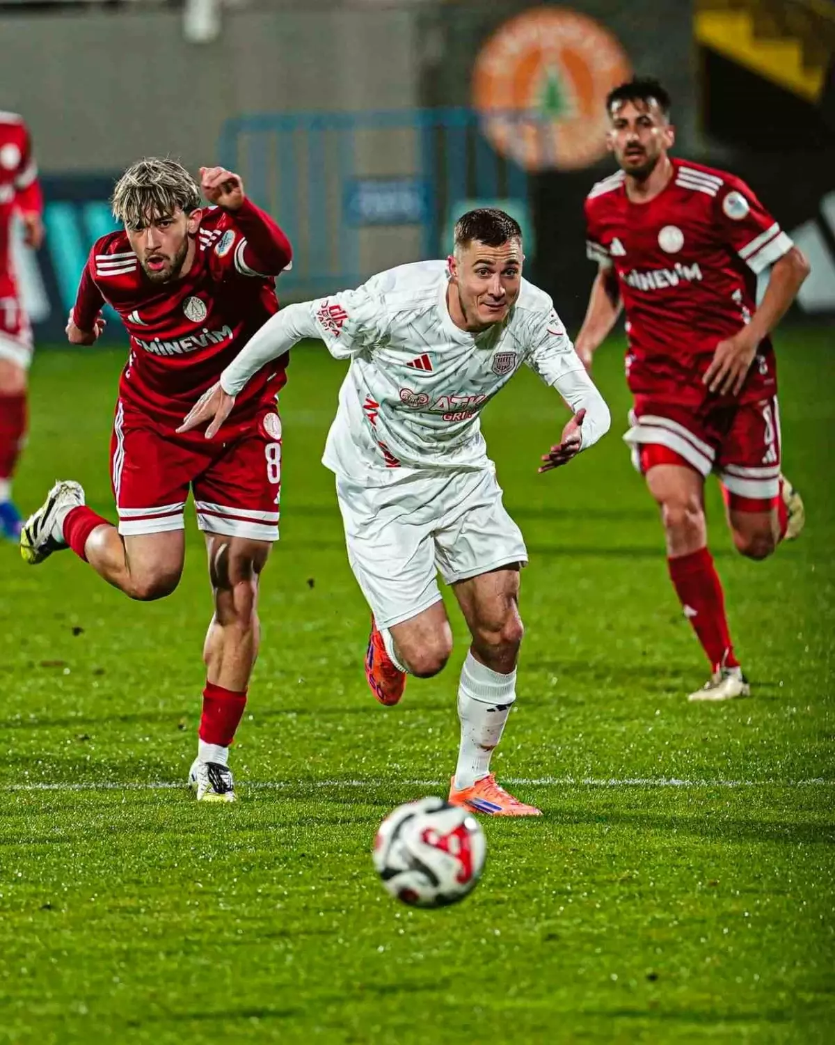 Ümraniyespor ve Pendikspor Golsüz Berabere