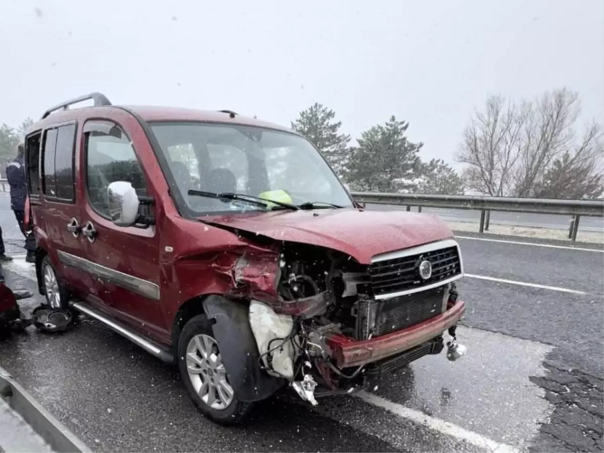 Uşak\'ta Trafik Kazası: 6 Yaralı