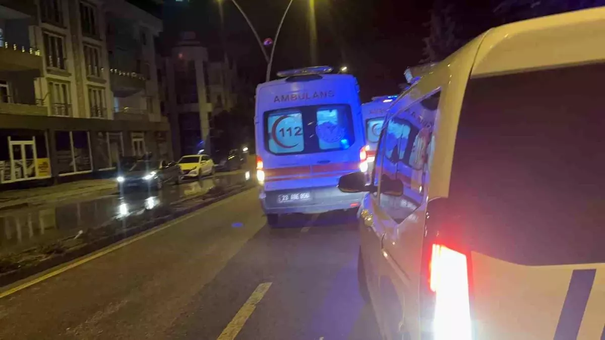 Asansörde Mahsur Kalan Aile Hastaneye Kaldırıldı