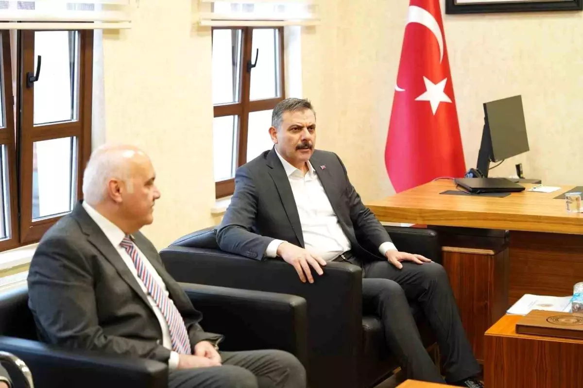 Bakan Çiftçi, Kızılcahamam İlçe Emniyet Müdürlüğü\'nü ziyaret etti