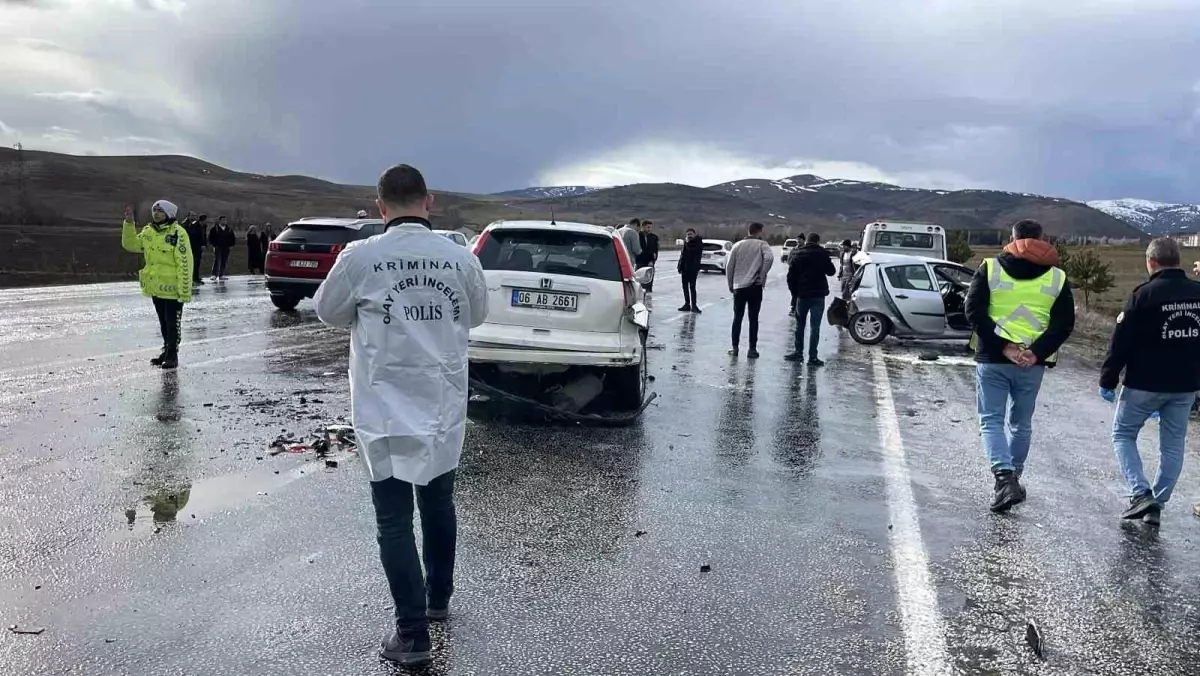 Sivas\'ta Feci Kaza: 1 Ölü, 5 Yaralı