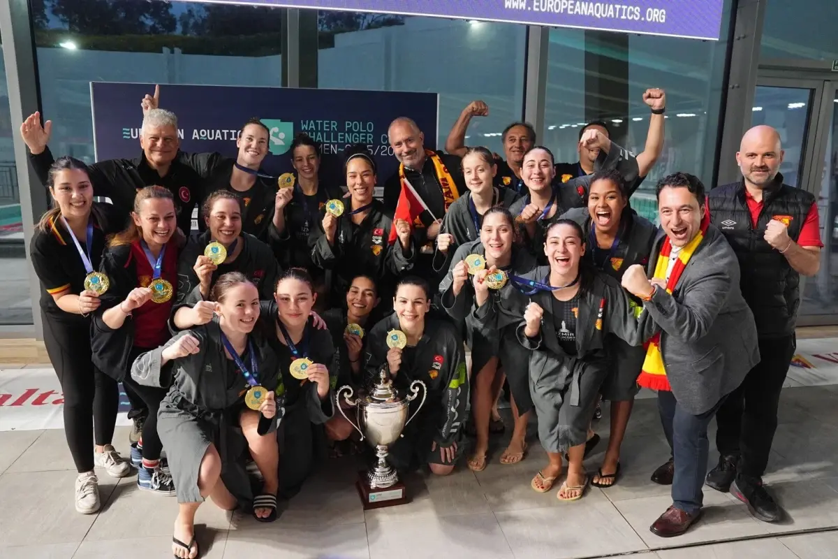 Galatasaray ve Göztepe\'den Tarihi Sutopu Başarısı