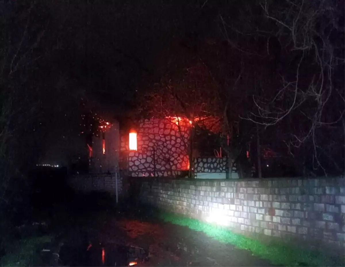 Diyarbakır\'da Çiftlikte Yangın Korkusu