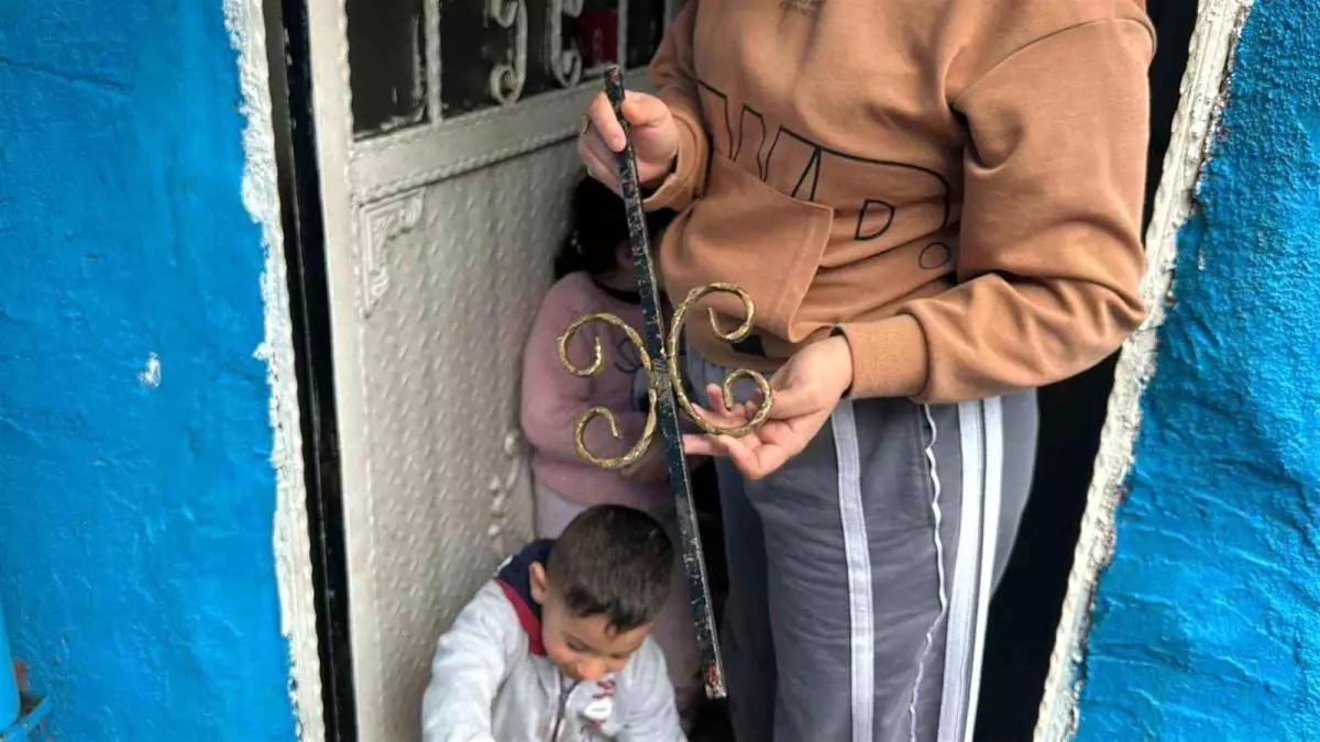 Fatih\'te Doğalgaz Patlaması: İki Bina Çöktü