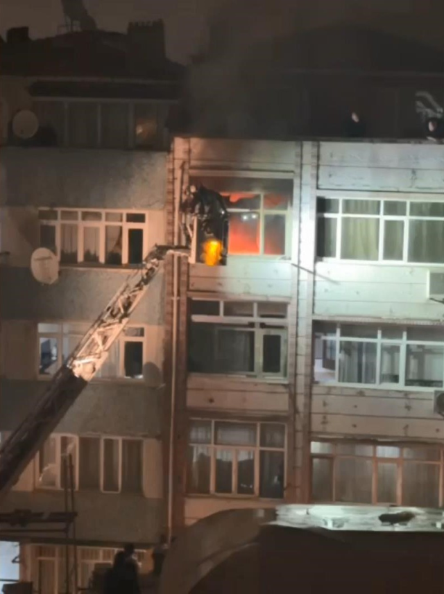 FATİH'te Eşi Tarafından Öldürülen Kadının Cenazesi Adli Tıp Kurumu'na Kaldırıldı