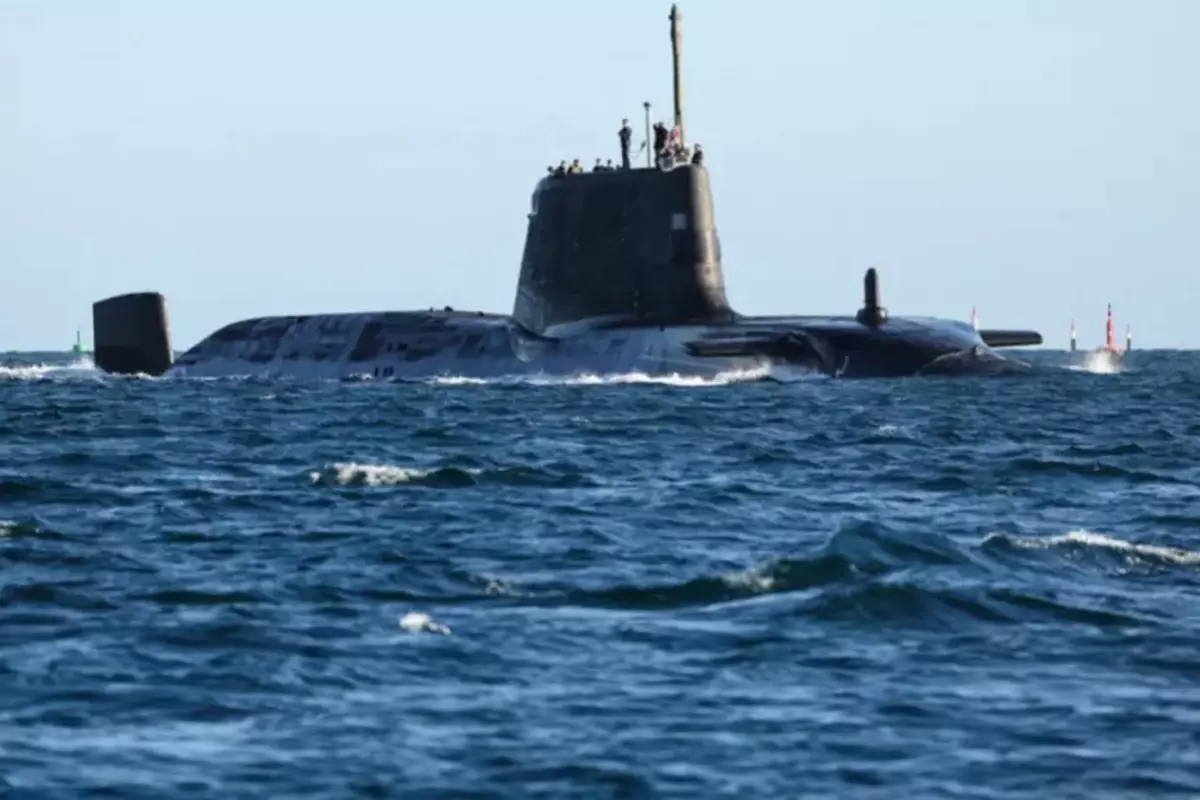 İngiltere\'ye ait nükleer denizaltı Umman Denizi\'ne ulaştı