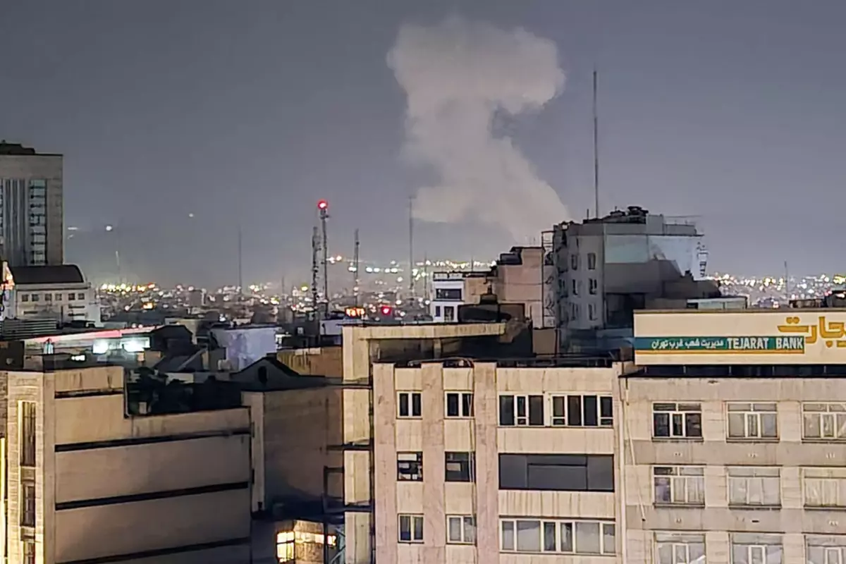 İran\'ın başkenti Tahran\'da ardı ardına patlama