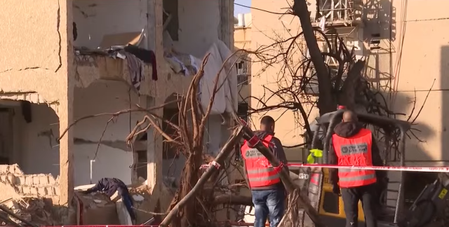 İran'ın vurduğu Arad'da büyük yıkım! Olayın vahameti gün ağarınca ortaya çıktı İran'ın vurduğu Arad'da büyük yıkım! Olayın vahameti gün ağarınca ortaya çıktı