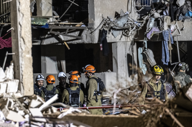 İran İsrail'de 4 şehri füze ve İHA'larla vurdu! 200'den fazla ölü ve yaralı var İran İsrail'de 4 şehri füze ve İHA'larla vurdu! 200'den fazla ölü ve yaralı var