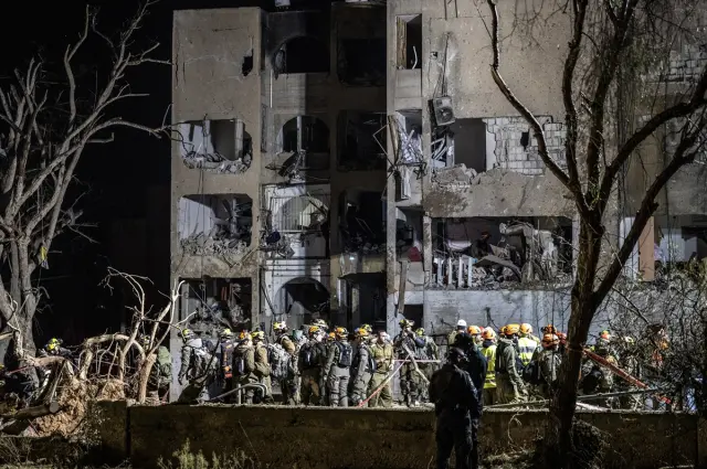 İran İsrail'de 4 şehri füze ve İHA'larla vurdu! 200'den fazla ölü ve yaralı var İran İsrail'de 4 şehri füze ve İHA'larla vurdu! 200'den fazla ölü ve yaralı var