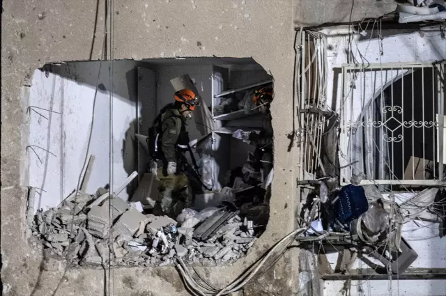 İran İsrail'de 4 şehri füze ve İHA'larla vurdu! 200'den fazla ölü ve yaralı var İran İsrail'de 4 şehri füze ve İHA'larla vurdu! 200'den fazla ölü ve yaralı var