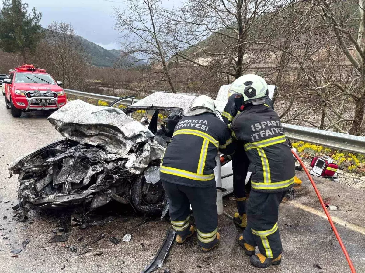 Isparta-Antalya kara yolunda feci kaza! 2 ölü, 4 yaralı