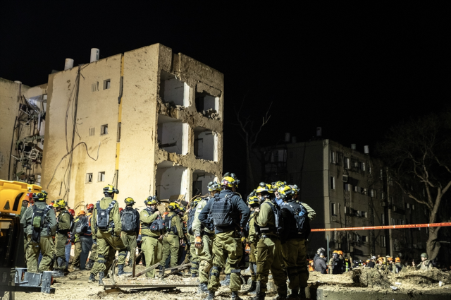 İsrail, Arad ve Dimona'yı harabeye çeviren İran füzelerinin önlenememe nedenini açıkladı: Tamamen tesadüf İsrail, Arad ve Dimona'yı harabeye çeviren İran füzelerinin önlenememe nedenini açıkladı: Tamamen tesadüf