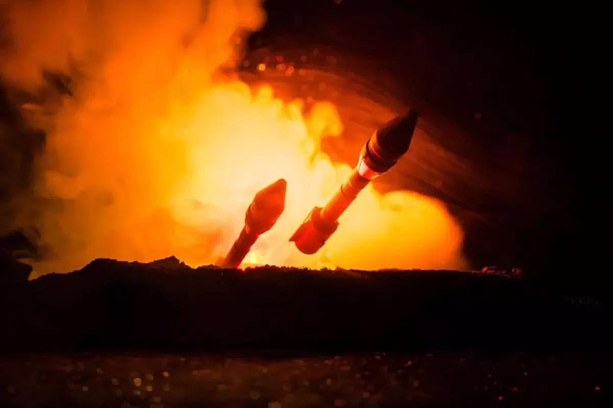 İsrail: İran ilk kez 4 bin km menzile sahip füze kullandı