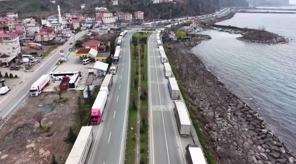 Sarp Sınır Kapısı\'nda Bayram Yoğunluğu