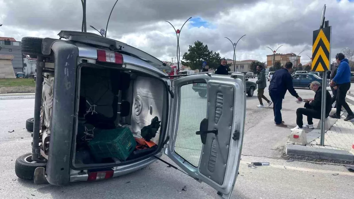 Karaman\'da Trafik Kazası: 2 Yaralı