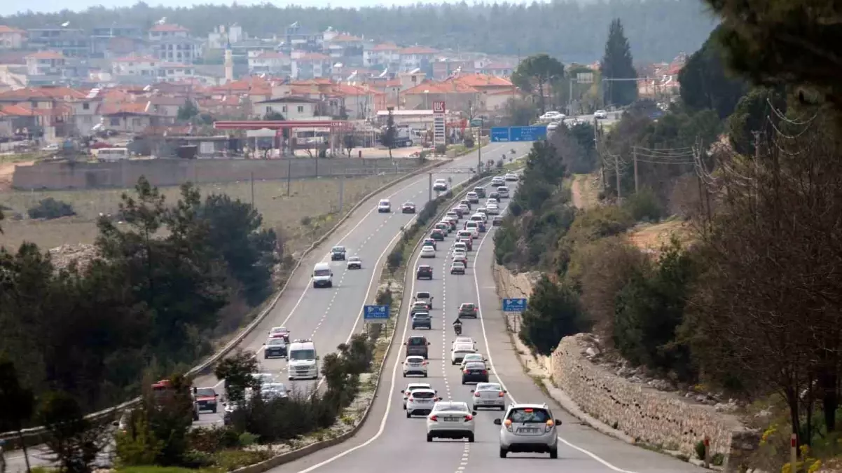 Bayram Dönüş Yolculuğunda Yoğun Trafik