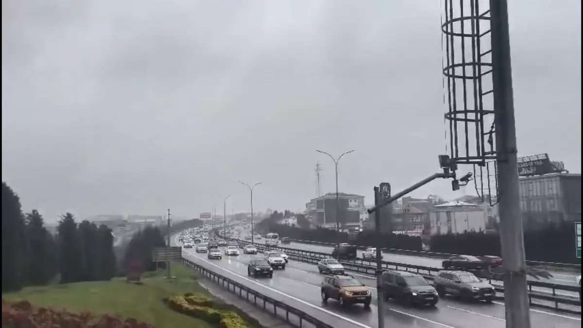 İstanbul\'da Bayram Trafiği Yoğunlaştı