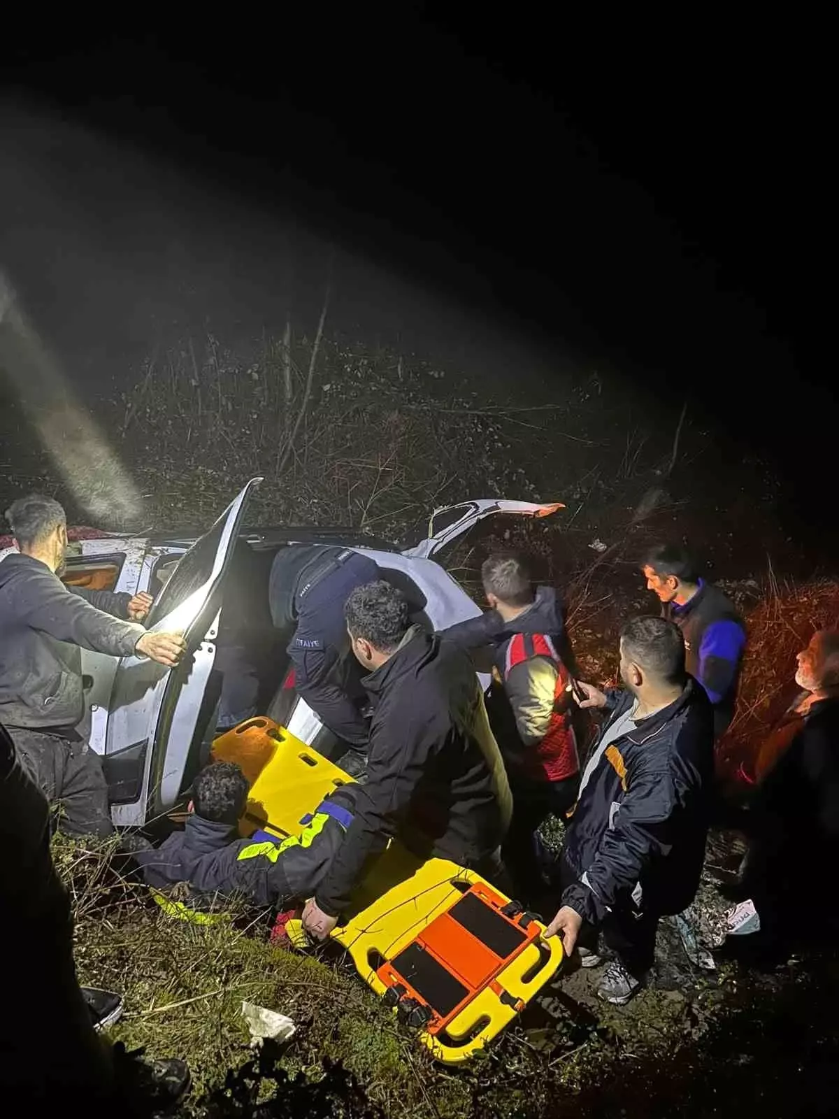 Sinop\'ta Uçuruma Yuvarlanan Araçta 7 Yaralı