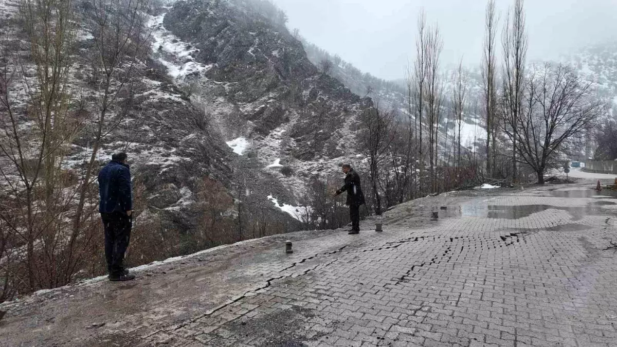 Şırnak\'ta Köy Çöktü, Evler Boşaltıldı