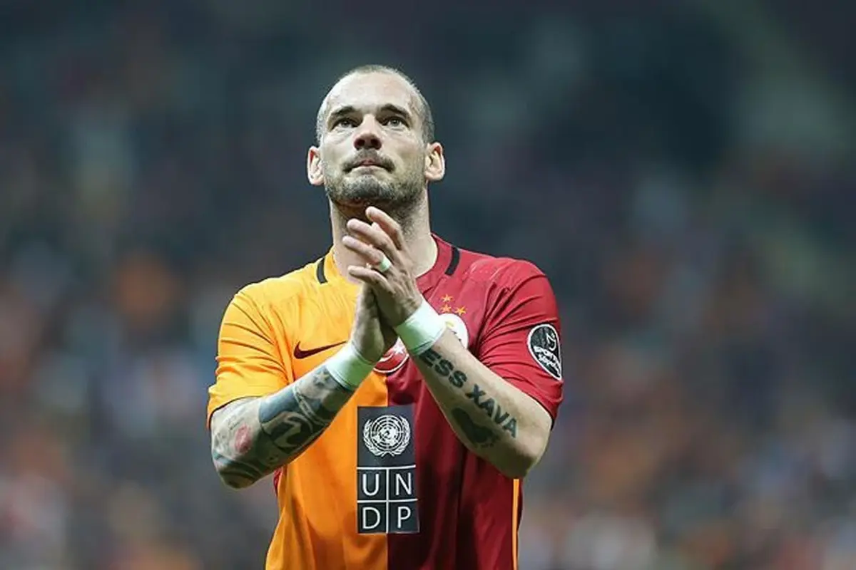 Sneijder\'den ırkçılık iddiaları sonrası Liverpool\'a zehir zemberek sözler