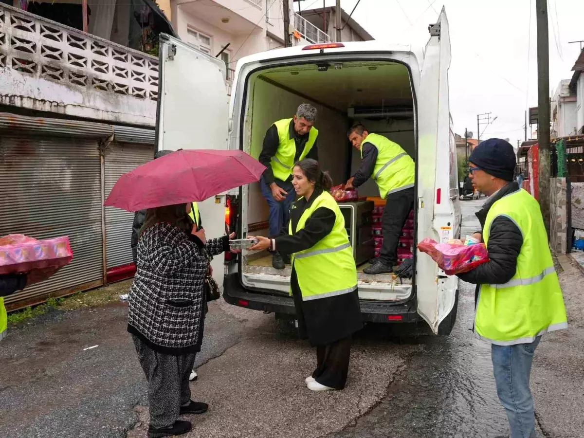 Tarsus\'ta bayram sofrası evlere taşındı: 15 bin kişiye ulaşıldı