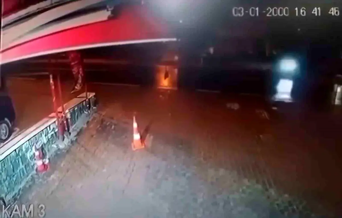 Talas\'ta Trafik Kazası: Tıp Öğrencisi Hayatını Kaybetti