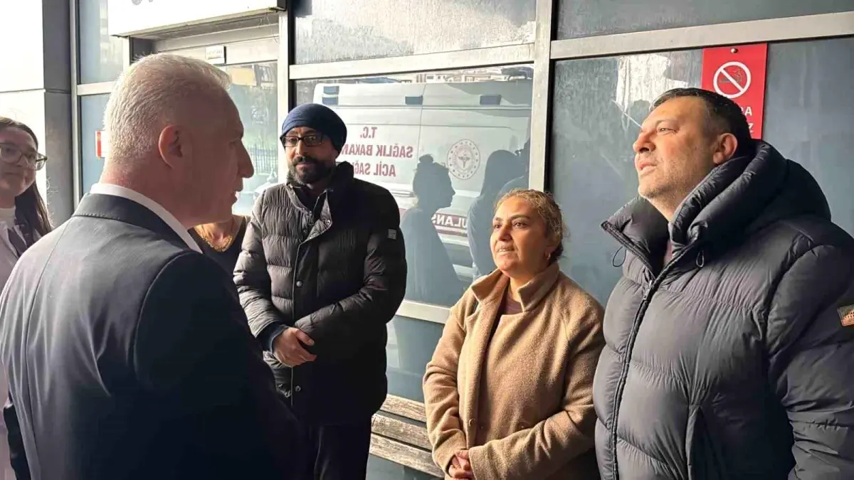 Vali Gül ve İl Emniyet Müdürü Yıldız\'dan enkazdan kurtarılan yaralılara hastane ziyaret