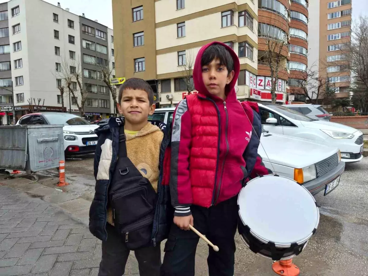 Minik Davulcu Bayram Neşesi Yaydı