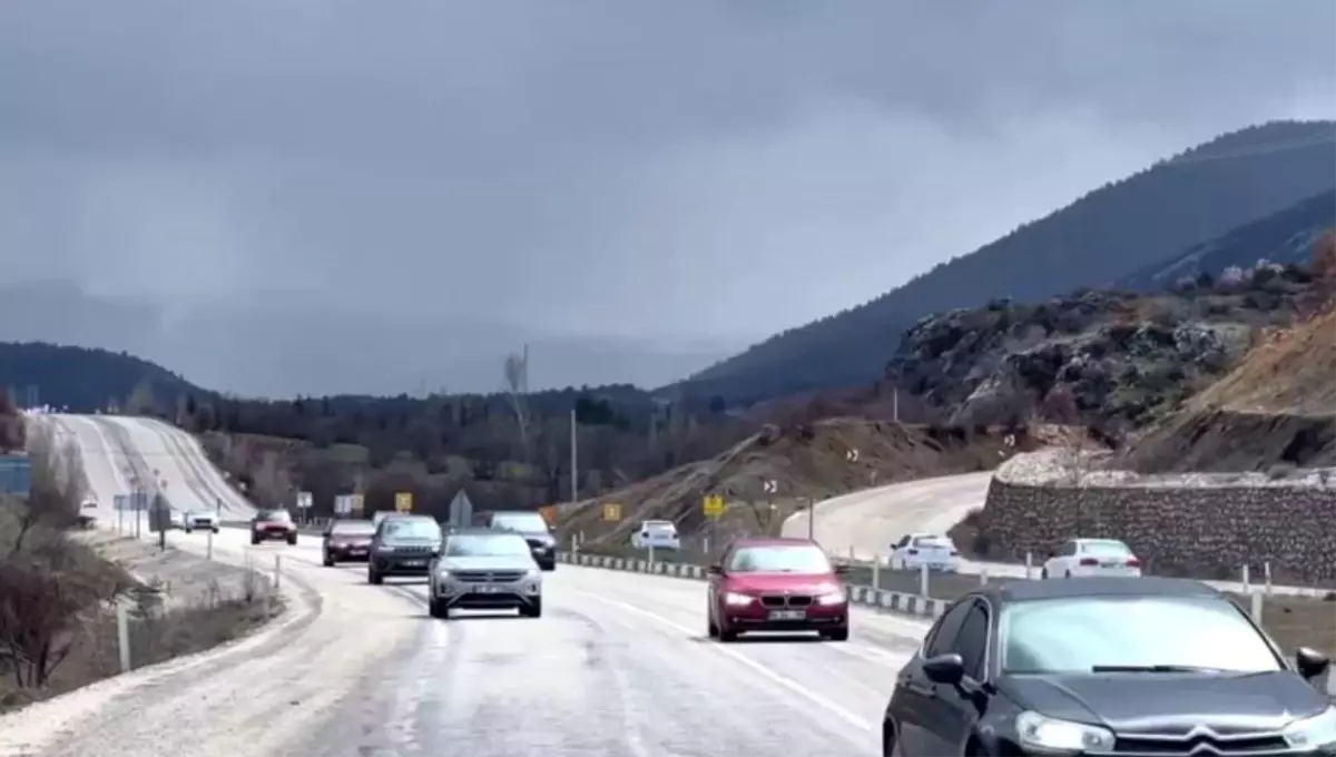 Konya-Antalya Yolunda Bayram Dönüşü Yoğunluğu