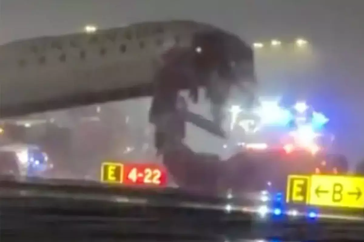 Air Canada Uçağı Havalimanında Kazaya Karıştı