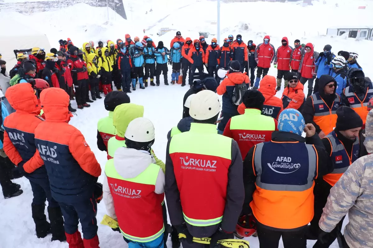 AFAD, Erciyes\'te Çığ Eğitimi Veriyor