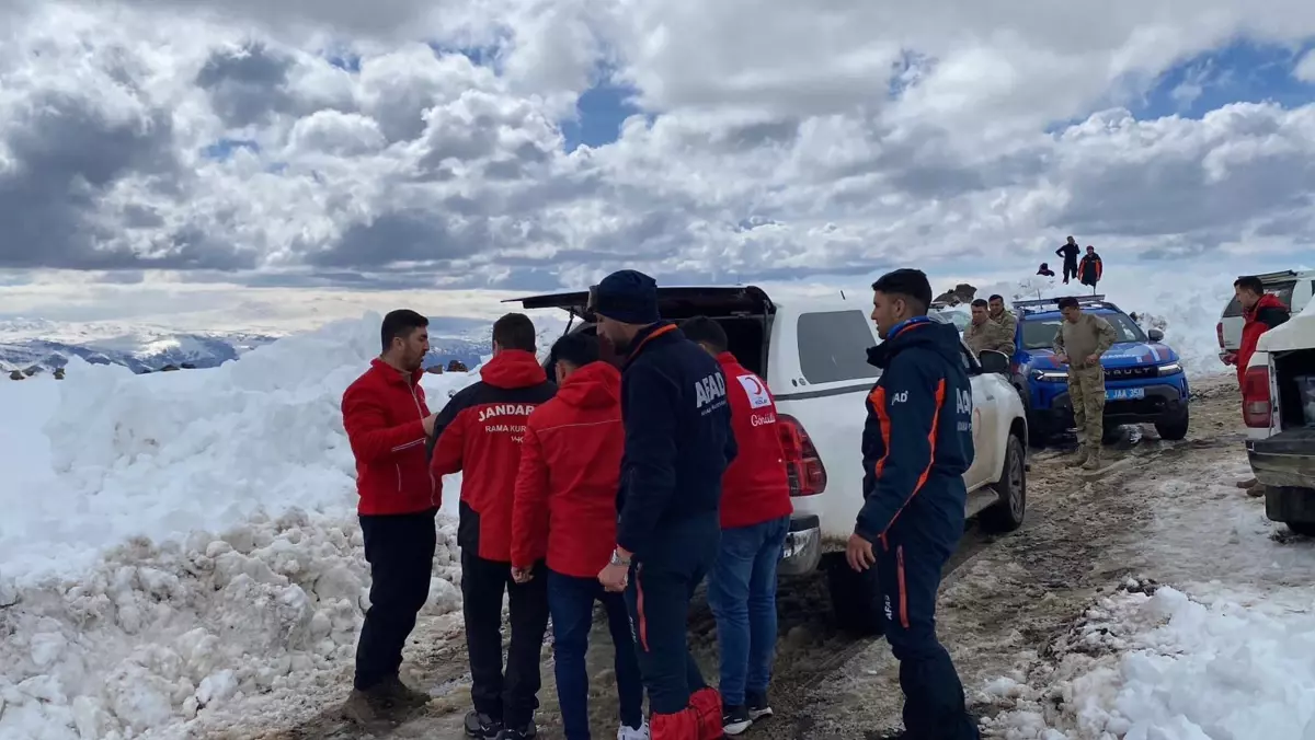 Ağrı Dağı\'nda Kaybolan Dağcı İçin Arama Kurtarma Başlatıldı