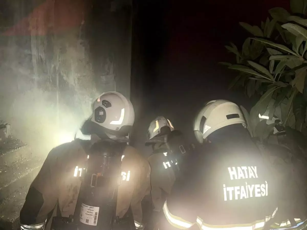 Antakya\'da Bodrum Katında Yangın