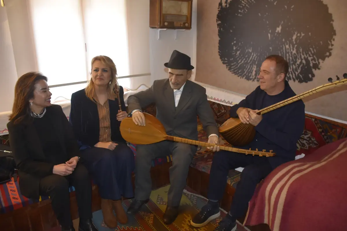 Aşık Veysel 53. Yıl Dönümünde Anıldı