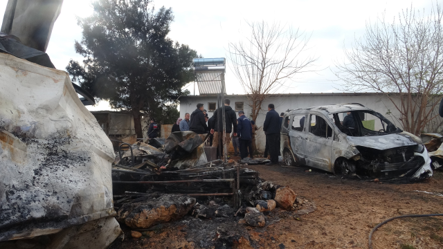 Babanın en ağır yükü: Kızı ve 5 torununun cenazesini gözyaşlarıyla teslim aldı