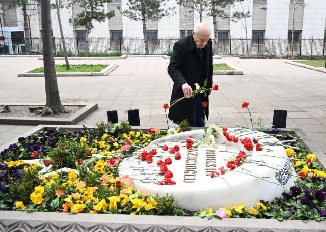Bahçeli, Muhsin Yazıcıoğlu'nun kabrini ziyaret etti