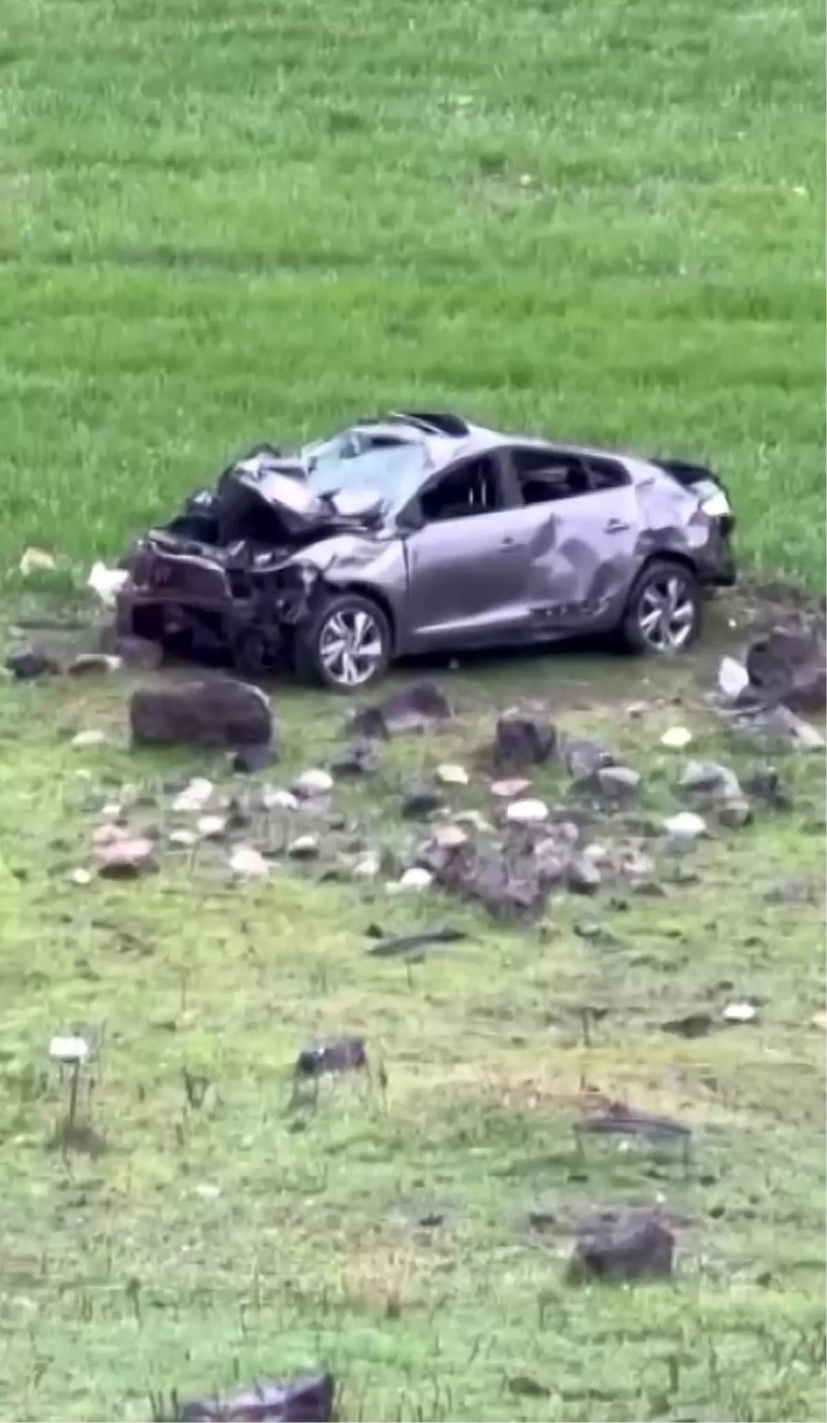 Batman\'da Otomobil Uçurumdan Yuvarlandı