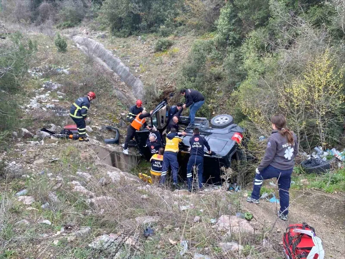 Bilecik\'te Otomobil Takla Attı: 2 Yaralı